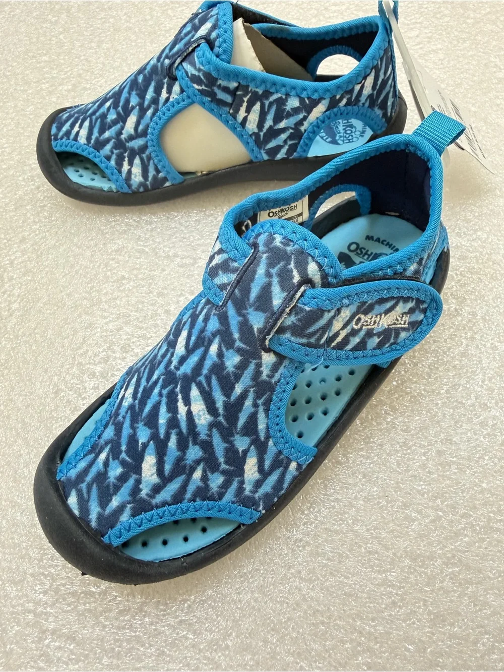 NEW OshKosh B'gosh Boys Blue/Navy Aquatic Shark Patterned Water Shoes Size 9